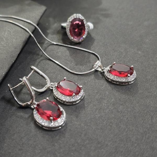 Beautiful garnet pendant set