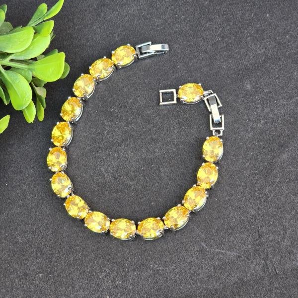 Yellow fish cut bracelet
