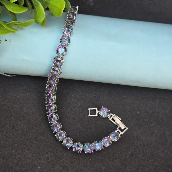 Graceful gems bracelet